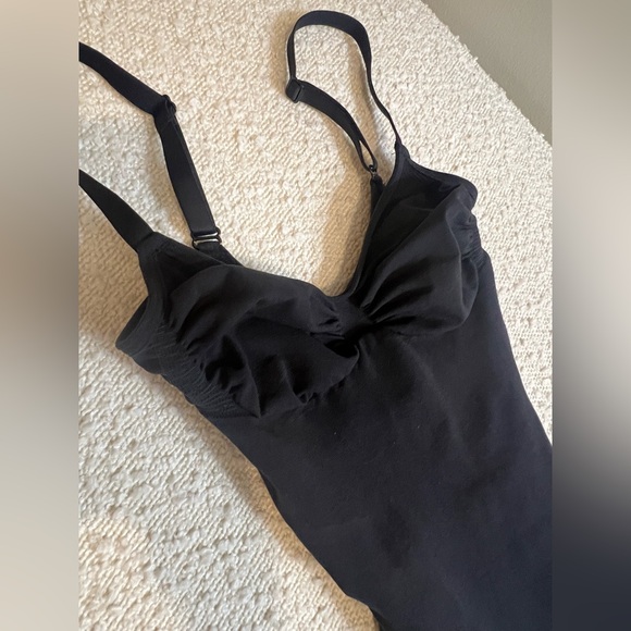 Skims Black Bodysuit size Small - Picture 4 of 9